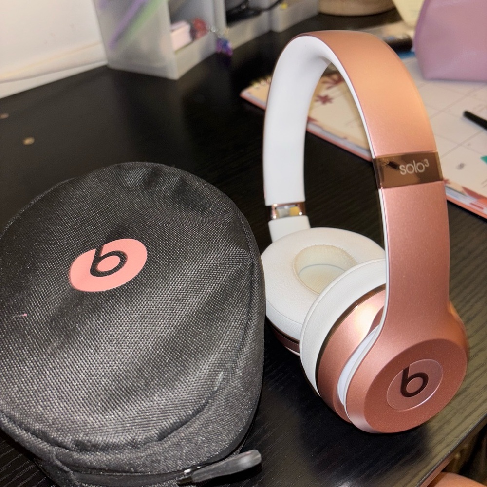 Beats Solo 3 Rose Gold Headphones